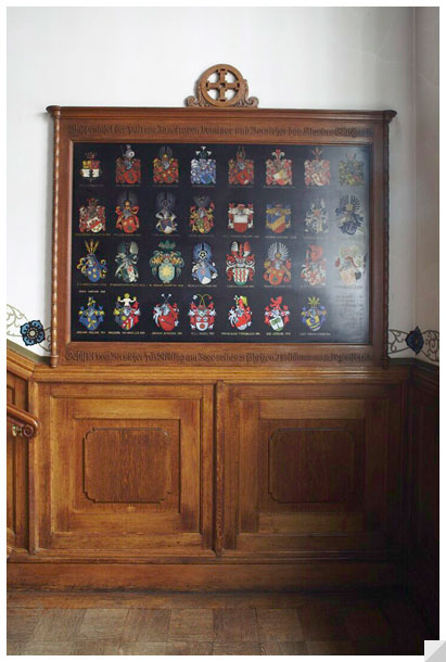 Bild: Wappentafel im Conventualinnenhaus
